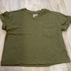 h&m green cropped pocket tee